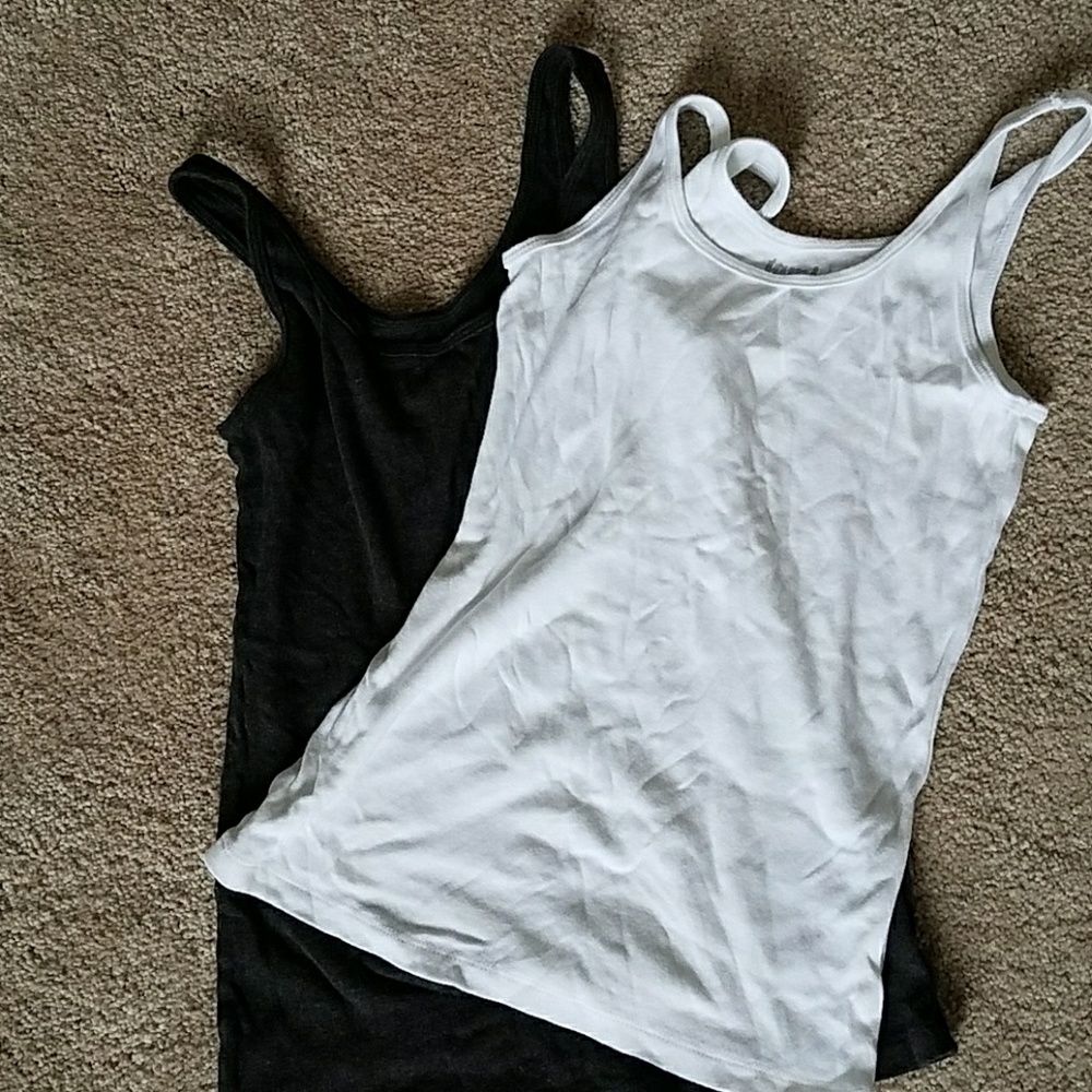 2 tanks: grey and white